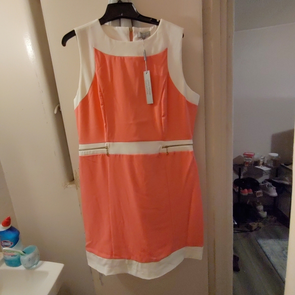 Dress - Picture 3 of 3